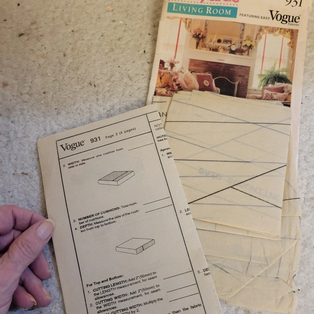 Vogue 931 Sewing Pattern Family Circle Living Room Valance Slipcover OS Fair